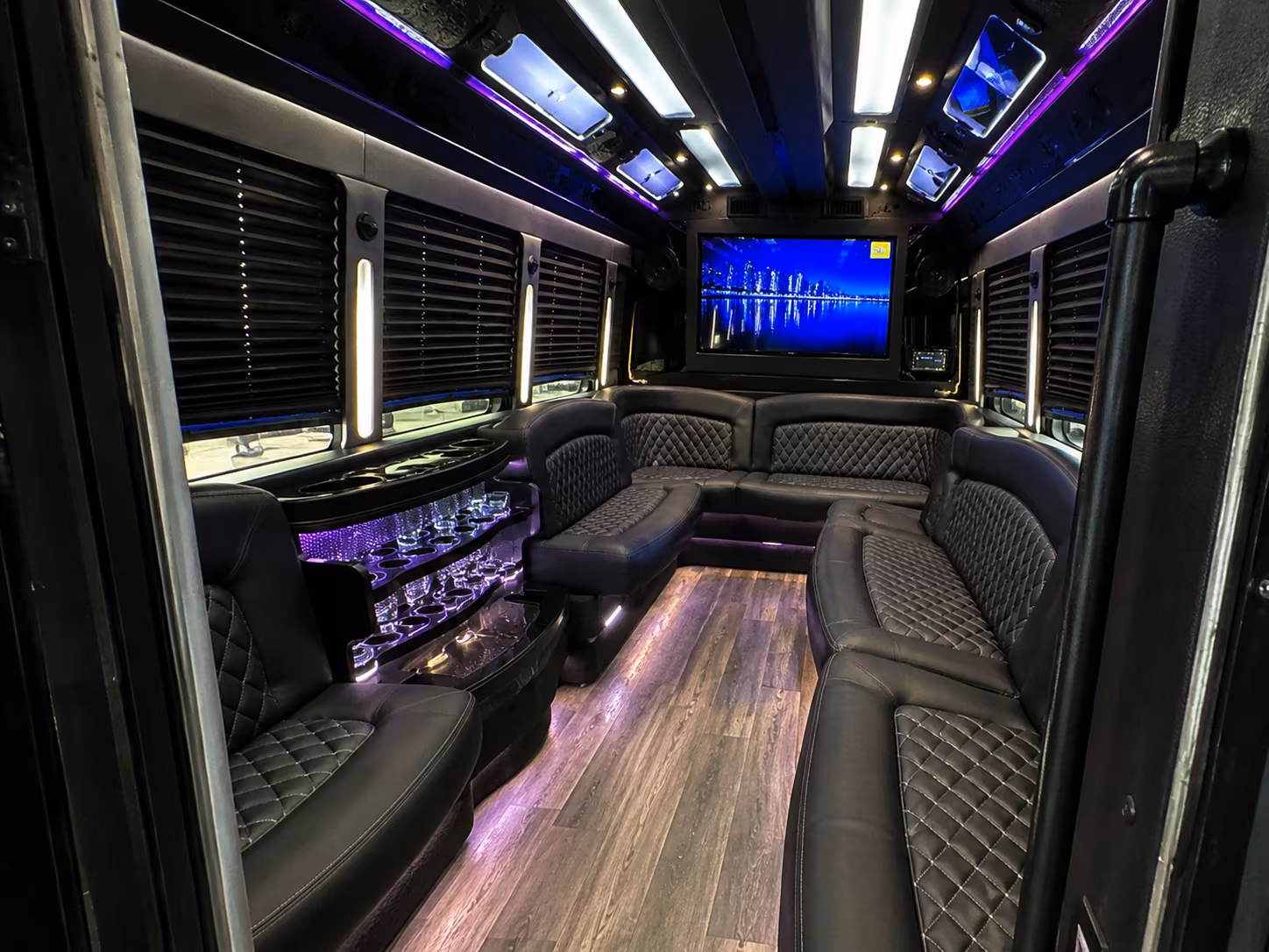 buses for trade show groups traveling between oceanside and vista