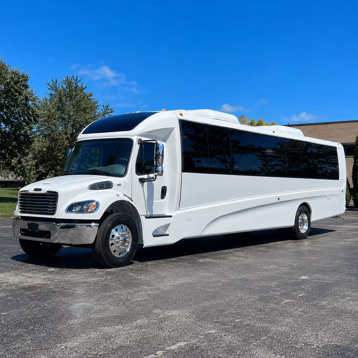 vista 28 passenger minibus