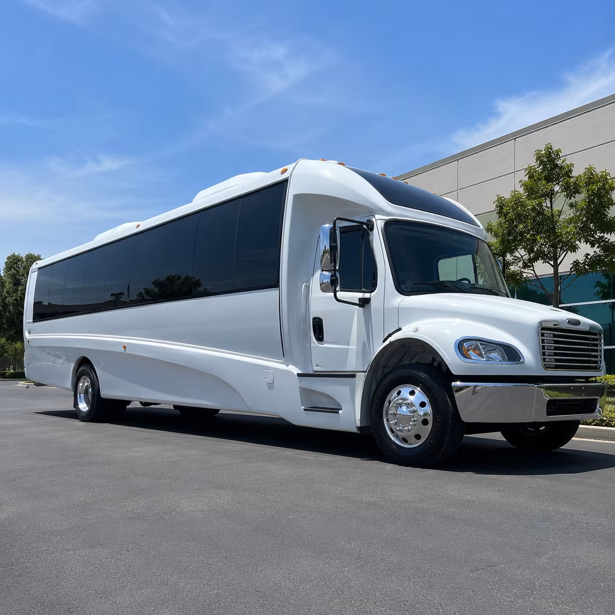 vista 30 passenger minibus